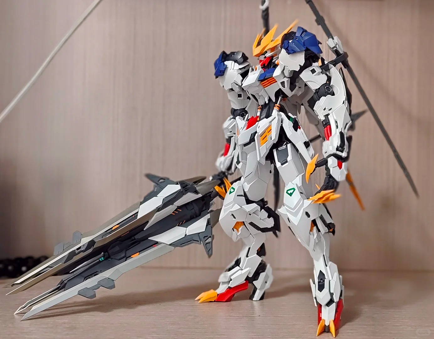 LUNAVOR MG 1/100 Wolf King Bar - Model Kit Barbatos recensione e prezzo