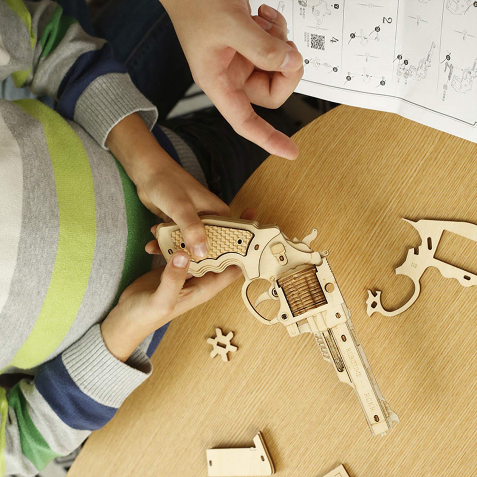 Robotime Rokr DIY Revolver,Sca - Model Kit Revolver recensione e prezzo